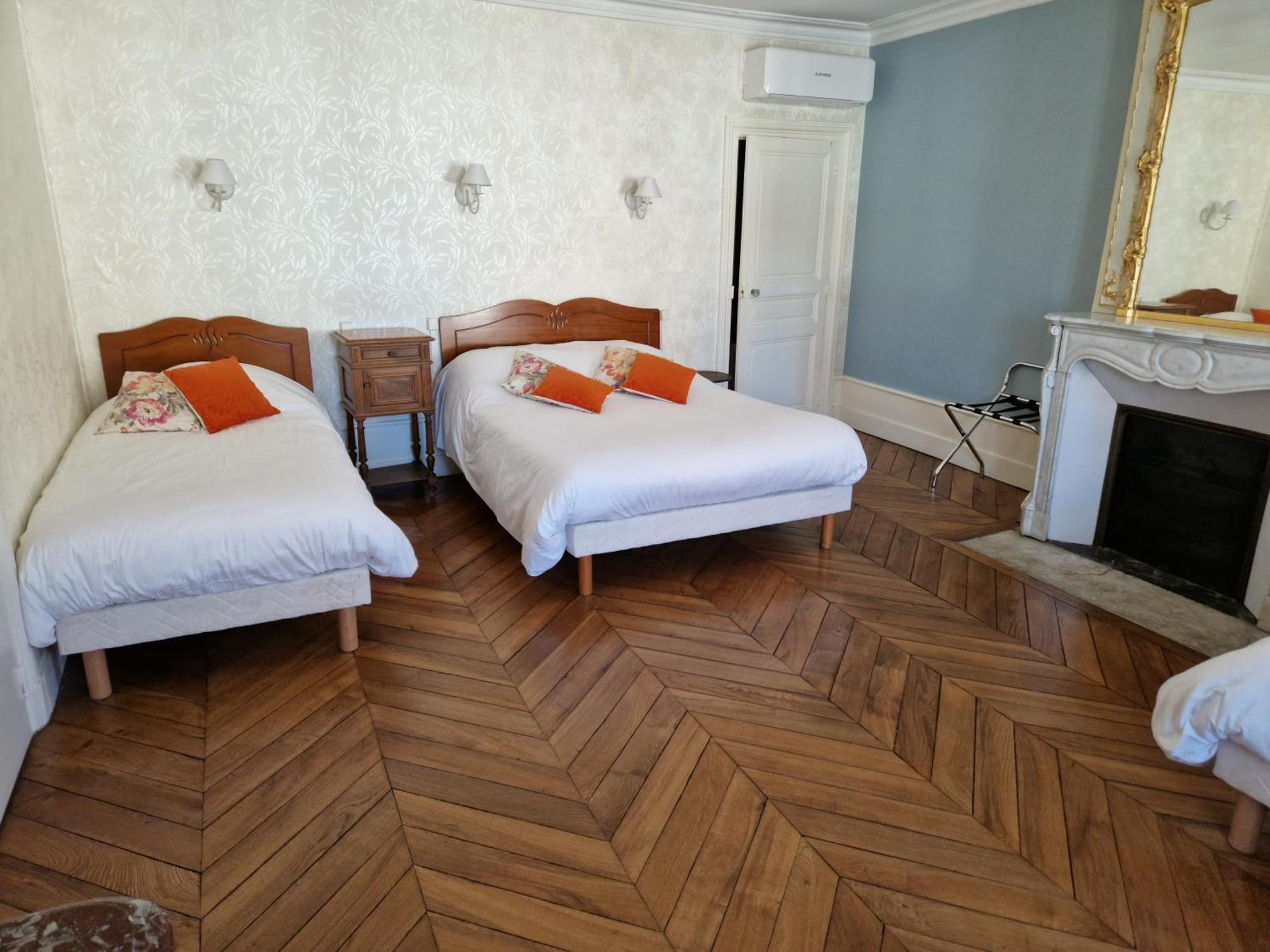 Hotel De La Ferte Шаньи Экстерьер фото